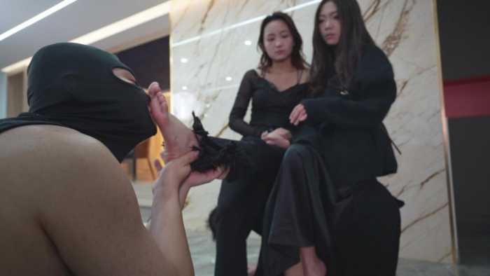 另类题材女同接吻无视狗子痛苦挣扎，她满眼只有亲那个女孩 YC-250218-11