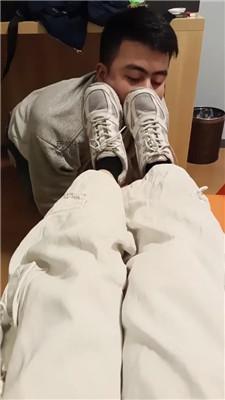 【莹莹】玉足恋足舔/运动鞋踩踏【两部合集】 JS250221-5