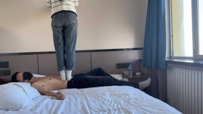 【素人维族女大】周末棉袜裸足休闲踩 YC-250219-3