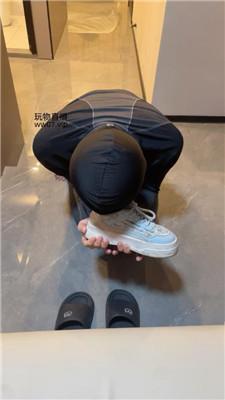 【白兔】下跪狂吸臭鞋/恋足舔/踩踏虐乳 JS250302-23