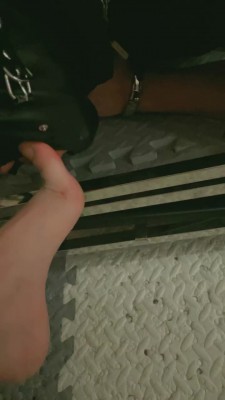 【梦溪】狗笼囚禁恋足舔 JS250320-10