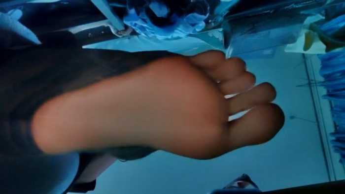 【00后校园原创】素人女s宿舍pov踩踏，高高在上踩死你露脸 YC-221207-4