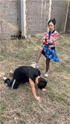 【煎饼狗子】户外踢踹虐打跟踪狂 bf52835