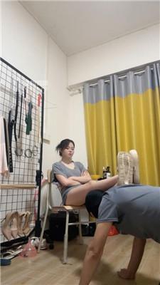 【欣儿】学生妹羞辱老狗继父【双视角版】 JS250527-1