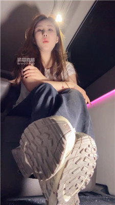 【辣辣姐】臭白袜运动鞋场    250531-14