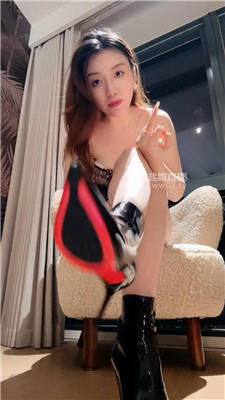 【漫音】高跟短靴裸足    251018-12