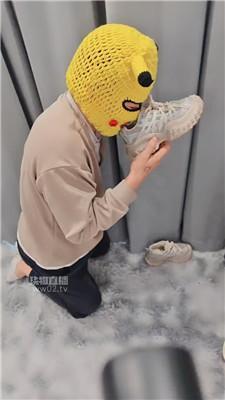 【闪闪】小白鞋白袜脚下喂食踢踹 JS251021-8