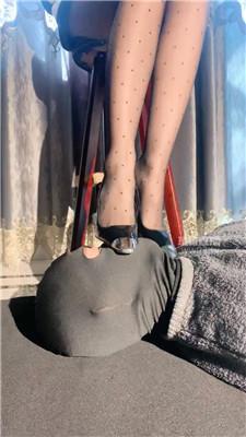 【温蒂】近距离-黑丝玉足蹂躏狗奴才 bf58593