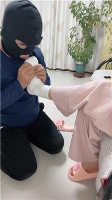 【玥玥】白袜+黑丝玩奴 JS251103-41