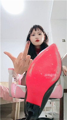 【诗诗】废物男友只配当活体套    251104-18