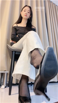 【琳达】黑丝高跟    251119-14