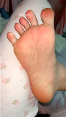 【不甜】裸足羞辱    251128-4