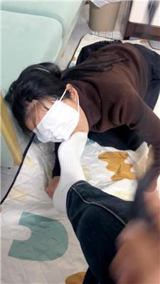 【宇王】母狗喜欢舔白袜脚 JS251218-31